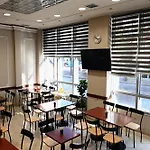 艾琪尔顿酒店 2* 拉里萨